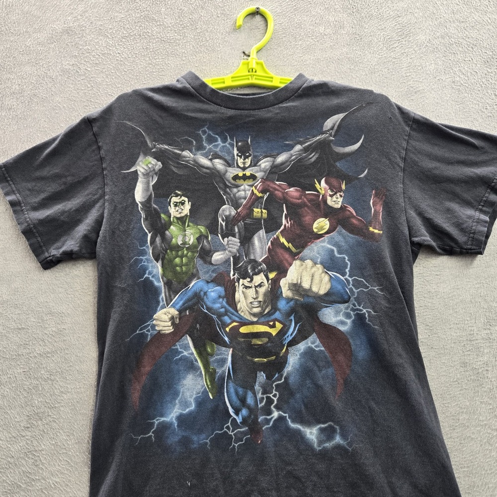 VINTAGE DC Comics Men Shirt Black Graphic Print Justice League Short Sleeve READ